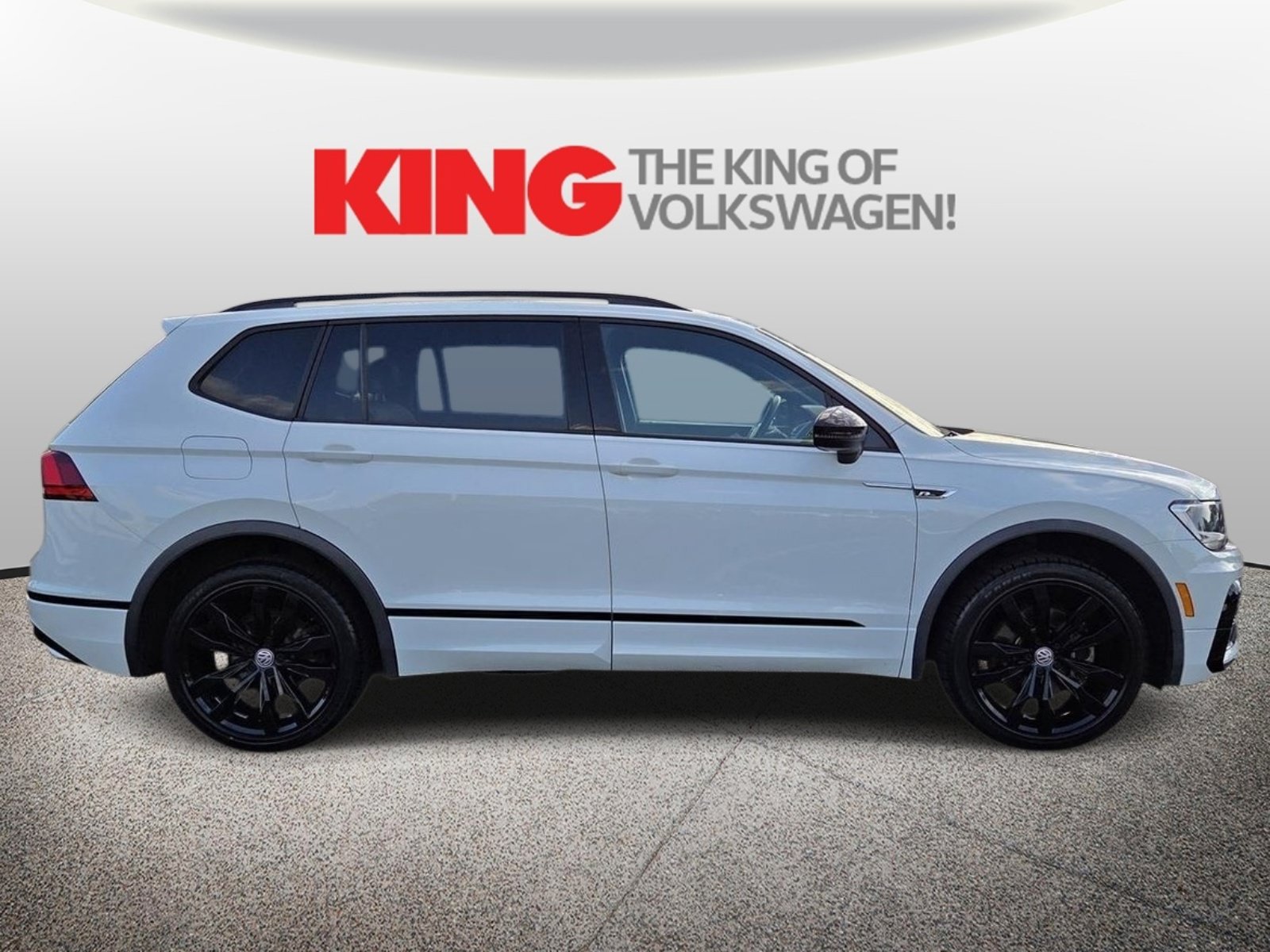 Used 2021 Volkswagen Tiguan SE R-Line AWD/4WD image 2