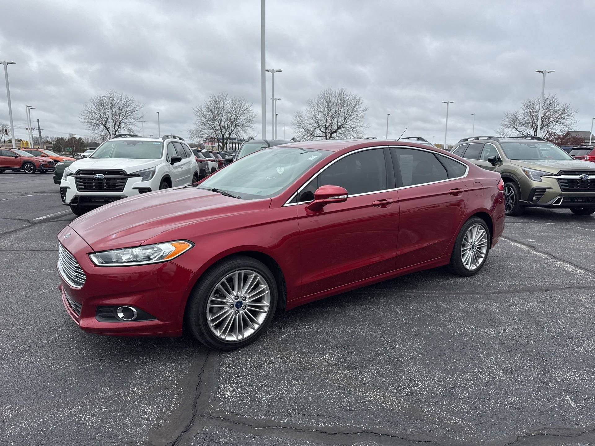 Used 2016 Ford Fusion SE w/ Equipment Group 202A image 2