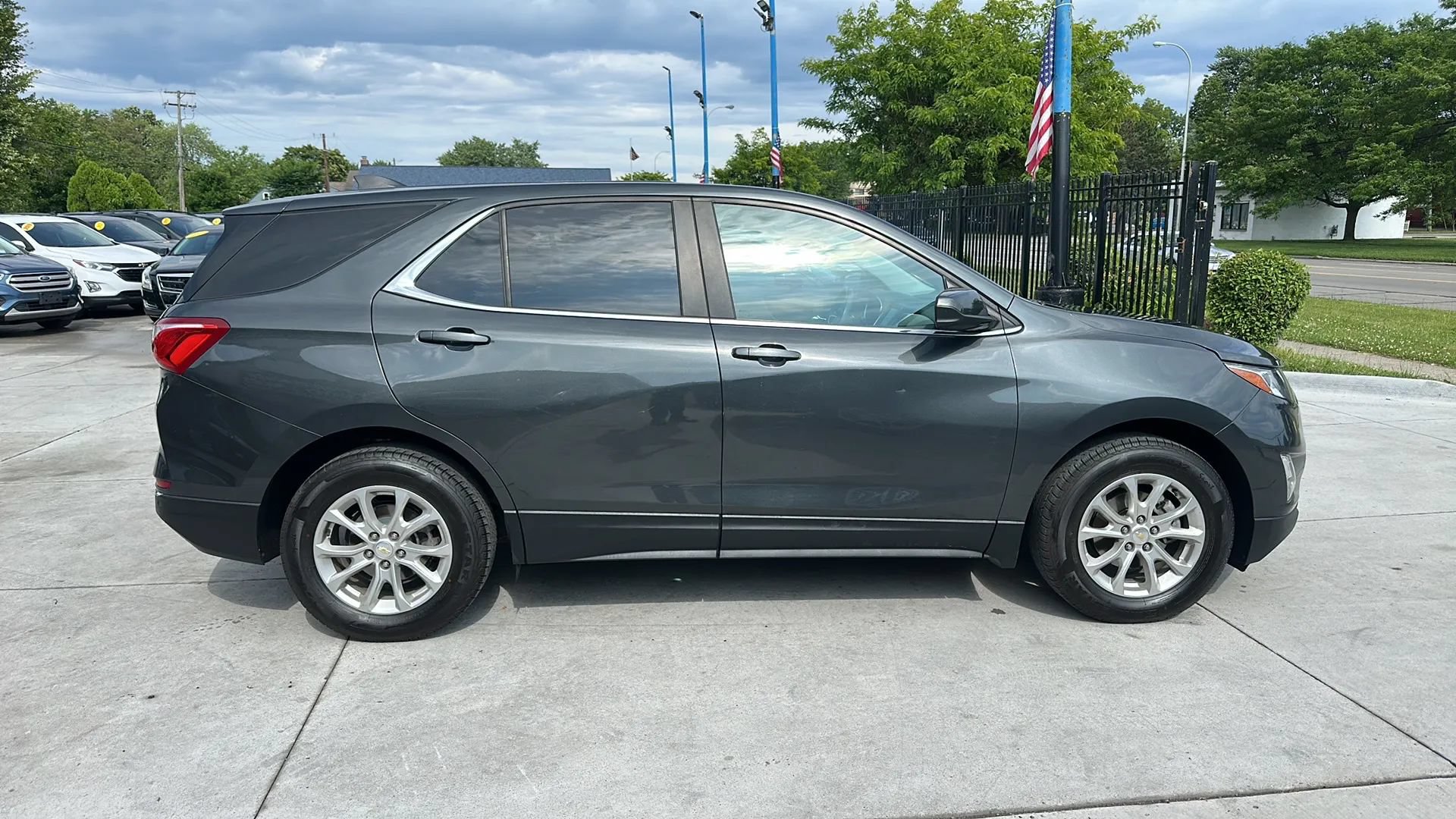 Used 2021 Chevrolet Equinox LT FWD image 4