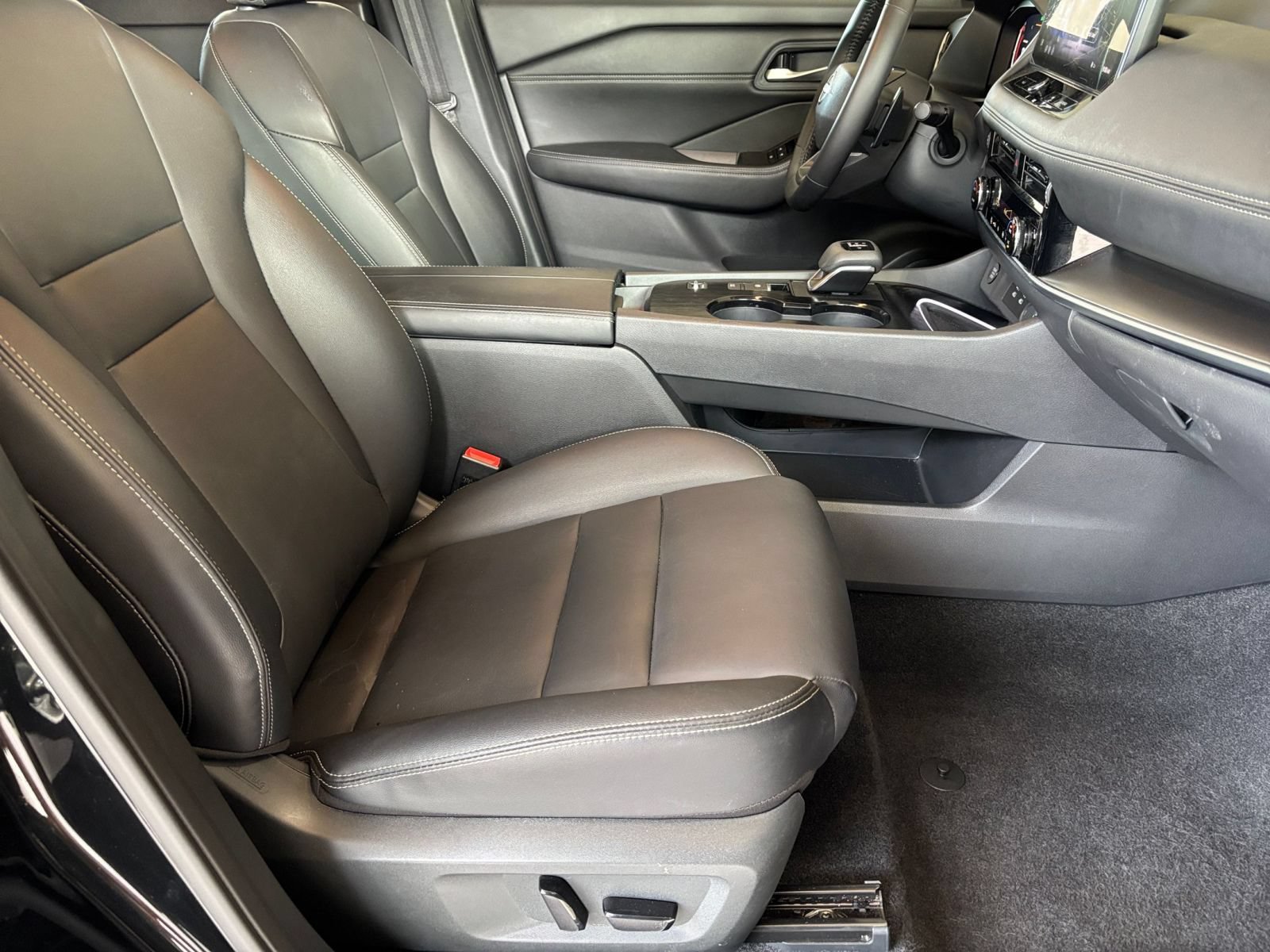 Used 2026 Nissan Rogue SL FWD image 37