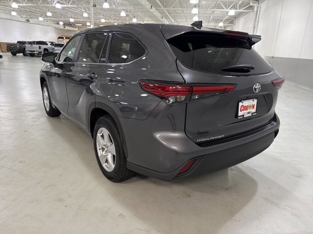 Used 2023 Toyota Highlander L FWD image 6