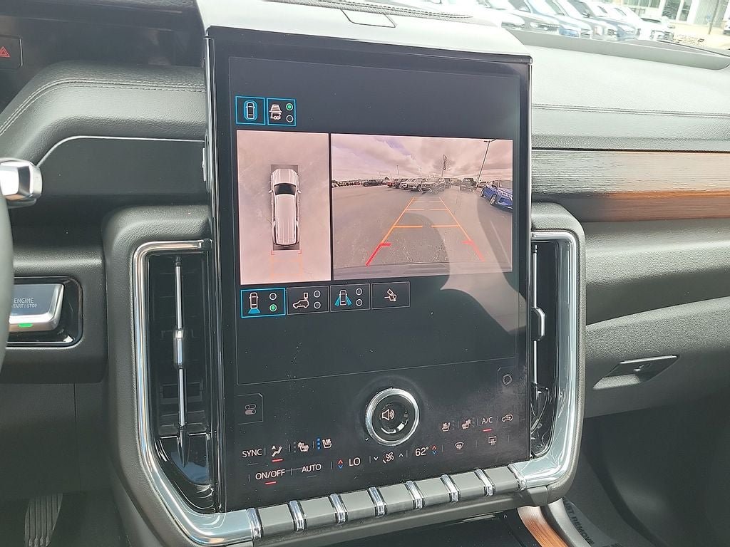Used 2025 GMC Yukon XL Denali AWD/4WD image 17