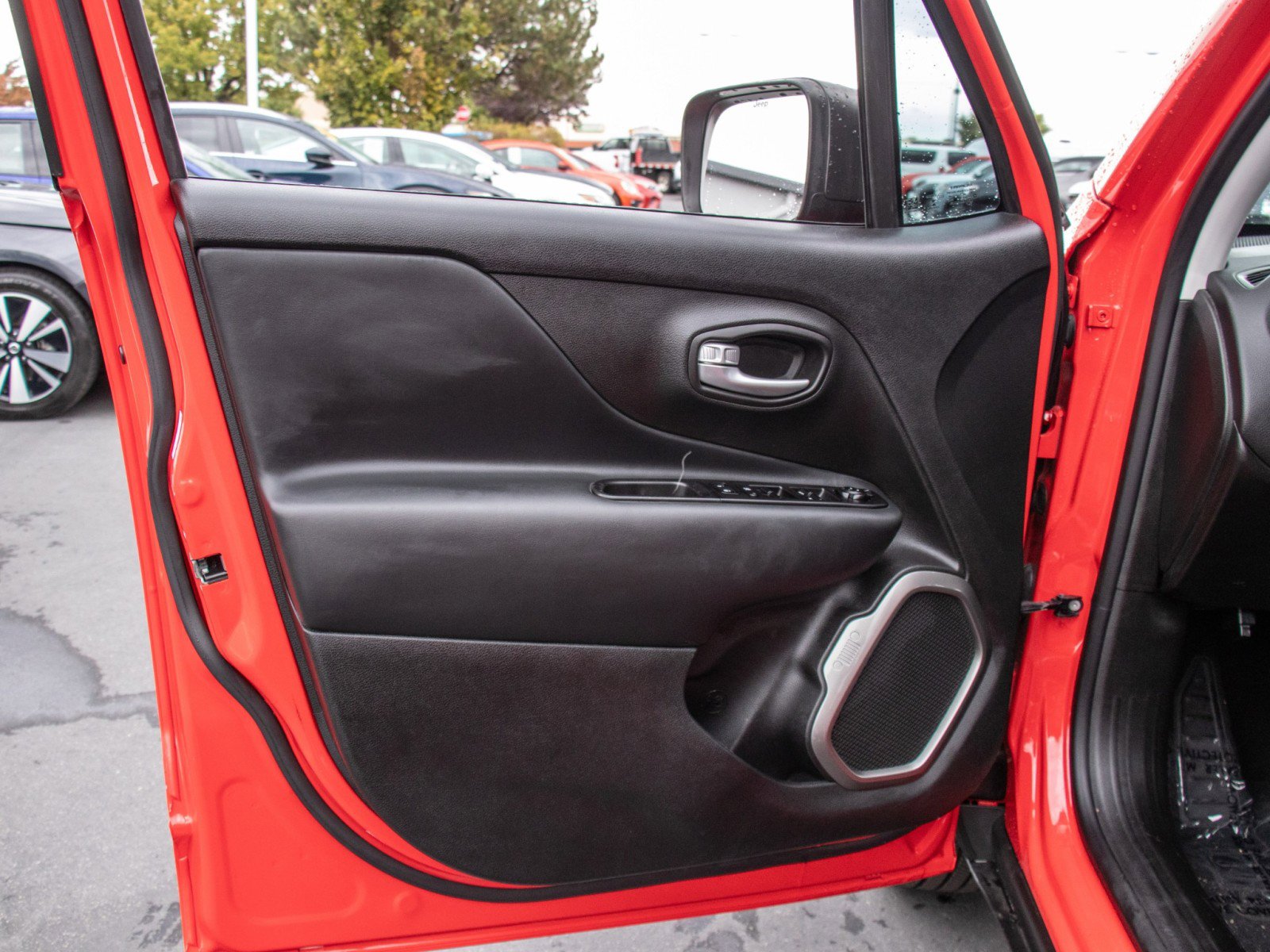 Used 2023 Jeep Renegade Latitude w/ Premium Group image 9