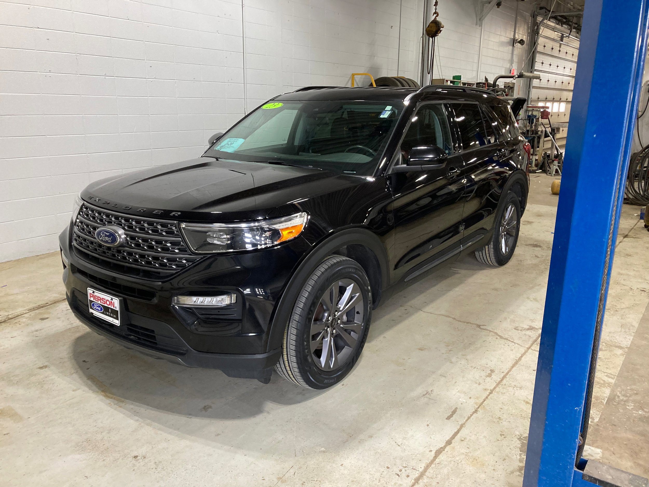 Used 2023 Ford Explorer XLT w/ Equipment Group 202A AWD/4WD image 1