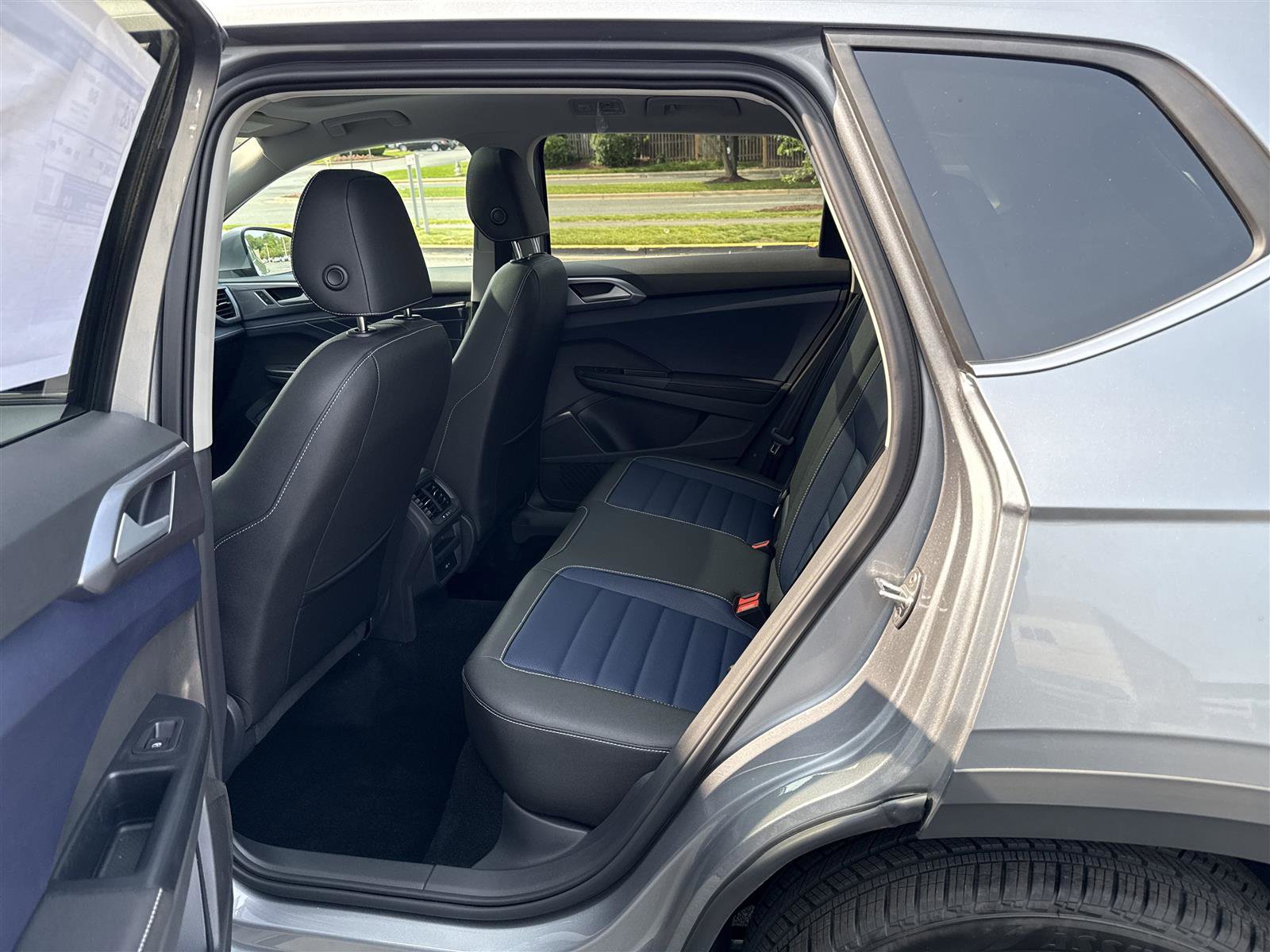 New 2025 Volkswagen Taos SEL image 27