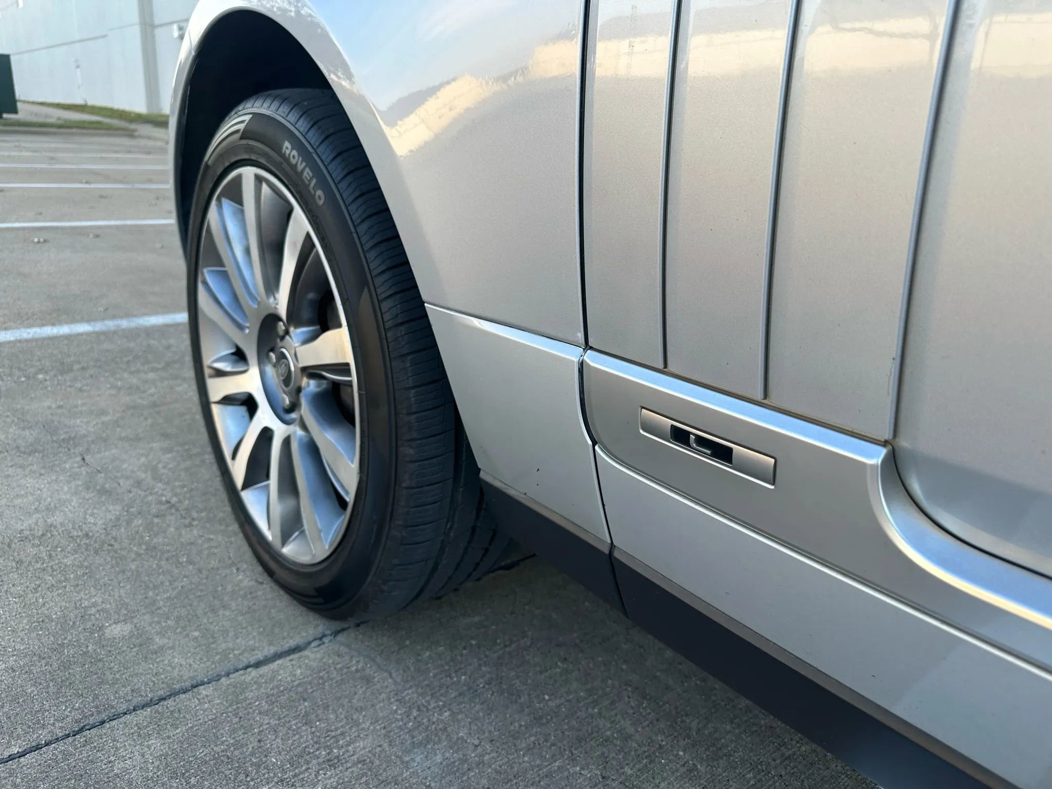 Used 2014 Land Rover Range Rover Long Wheelbase Autobiography image 13