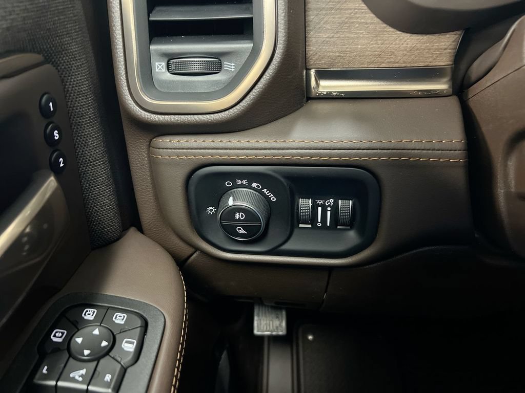 New 2026 RAM 2500 Limited AWD/4WD image 18