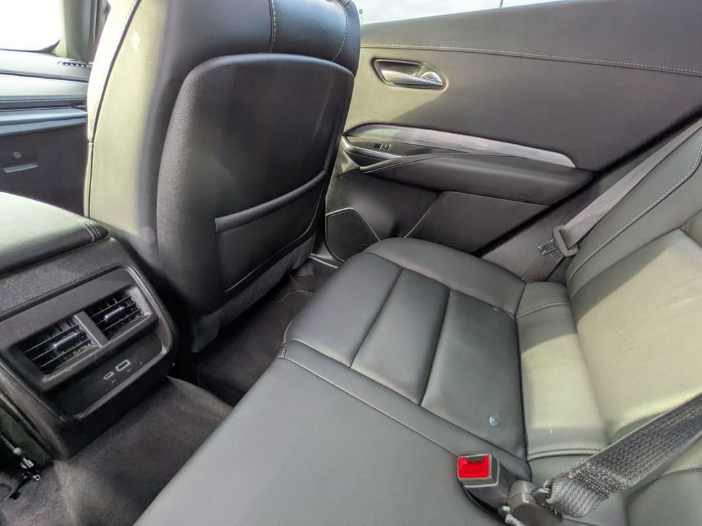 Used 2024 Cadillac XT4 Premium Luxury image 29