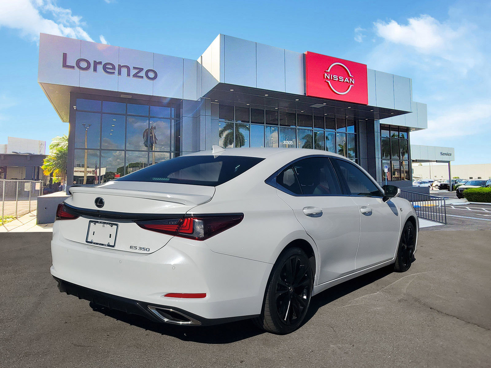 Used 2024 Lexus ES 350 F Sport w/ Accessory Package (Z2) image 6