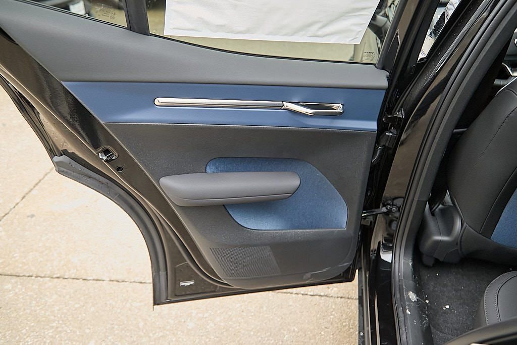 New 2026 Volvo EX30 Plus w/ Protection Package image 14