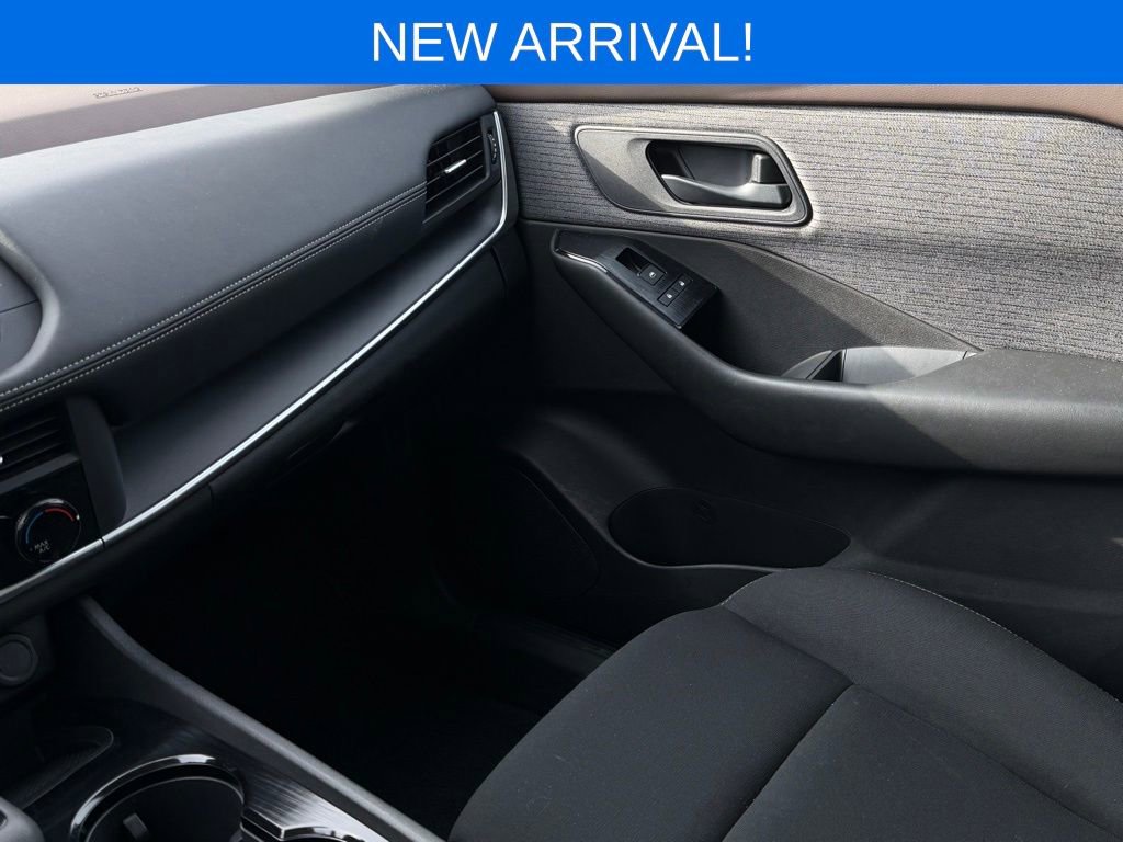 Used 2023 Nissan Rogue S image 31