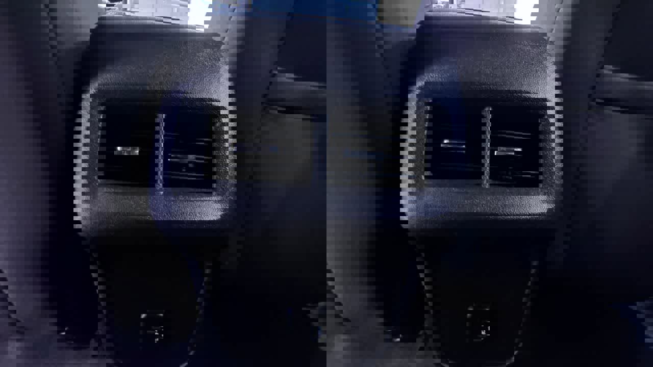 Used 2021 Chevrolet Equinox LT image 37