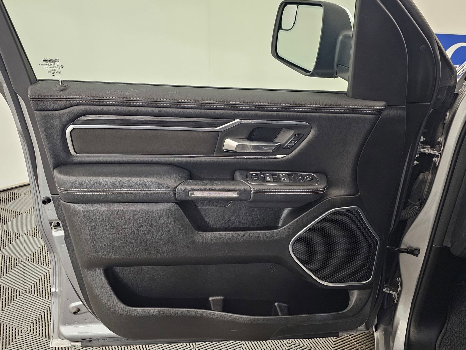 Used 2024 RAM 1500 Laramie image 9