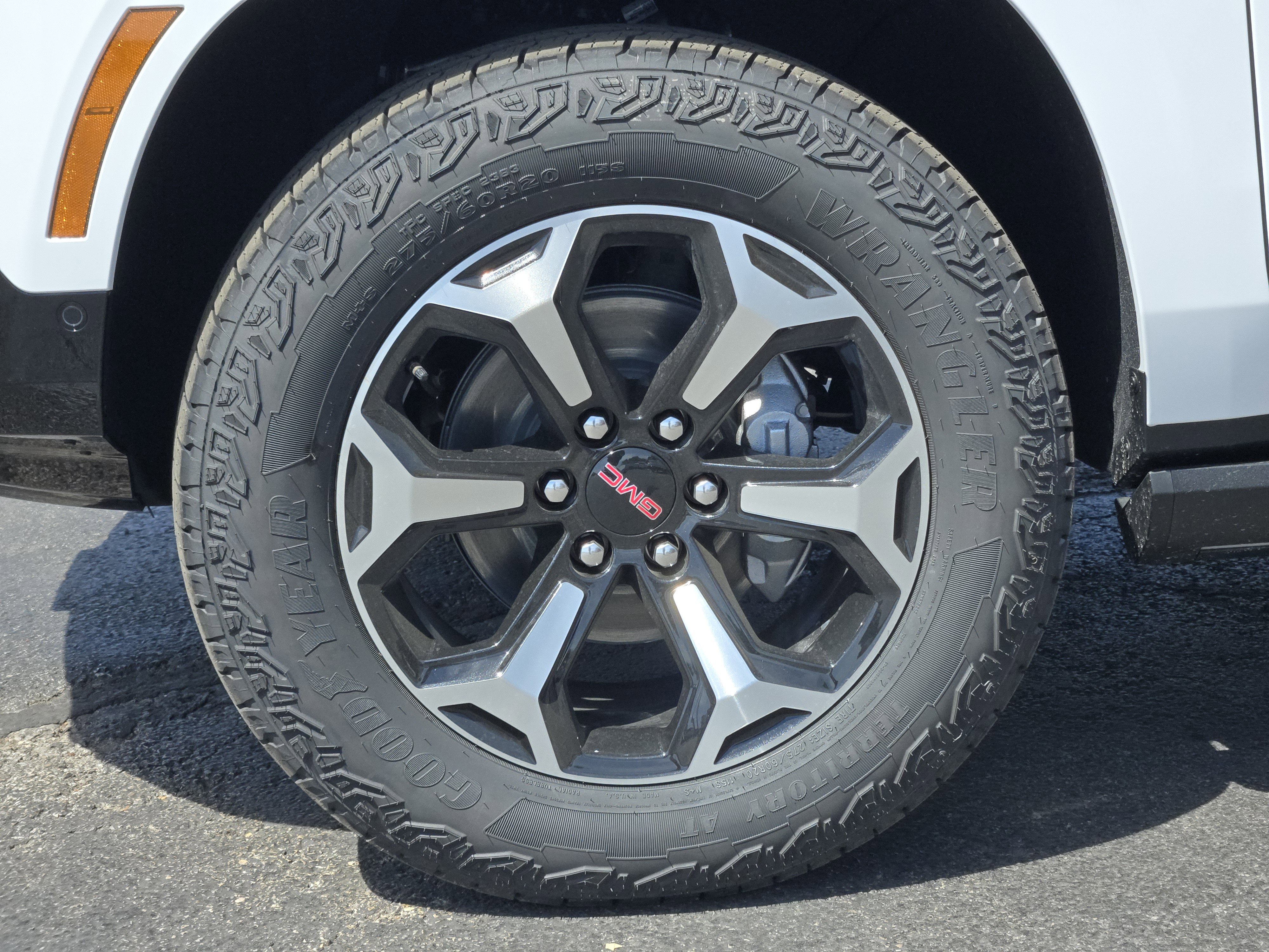 New 2026 GMC Yukon AT4 w/ AT4 Premium Package image 9