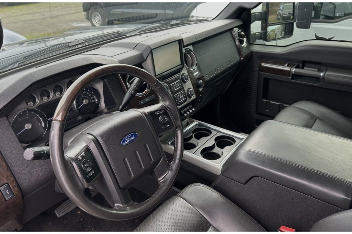 Used 2016 Ford F350 Platinum w/ Platinum Package image 9