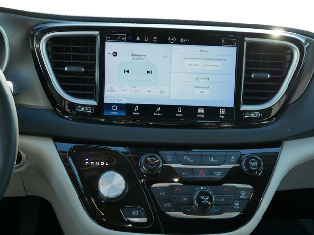 Used 2023 Chrysler Pacifica Touring-L image 10