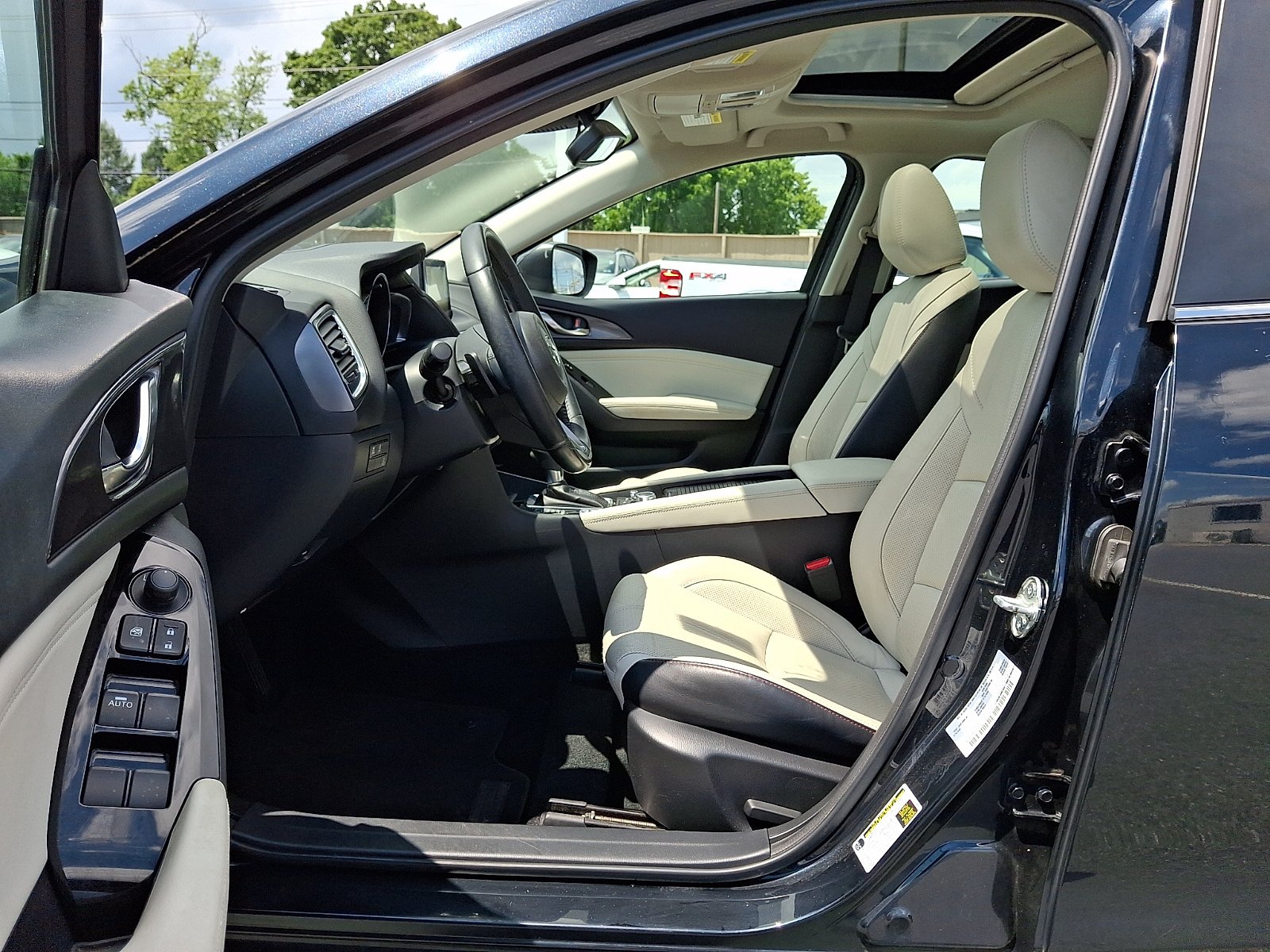 Used 2018 MAZDA MAZDA3 Grand Touring w/ Premium Equipment Package FWD image 14