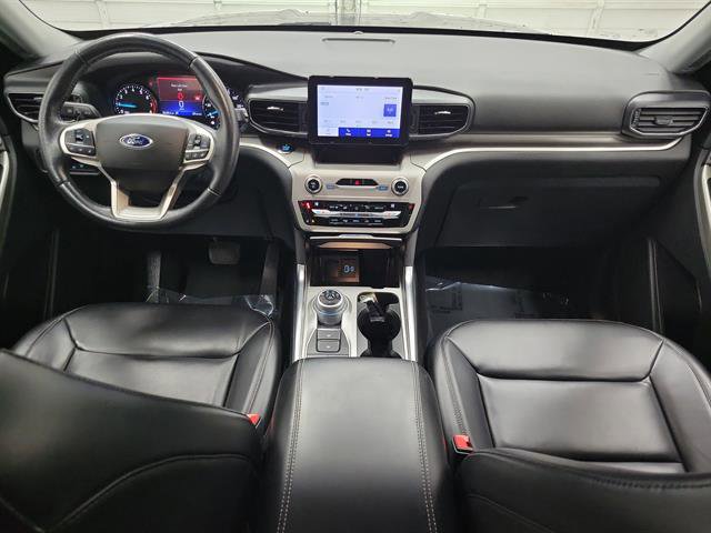 Used 2021 Ford Explorer XLT w/ Equipment Group 202A AWD/4WD image 13