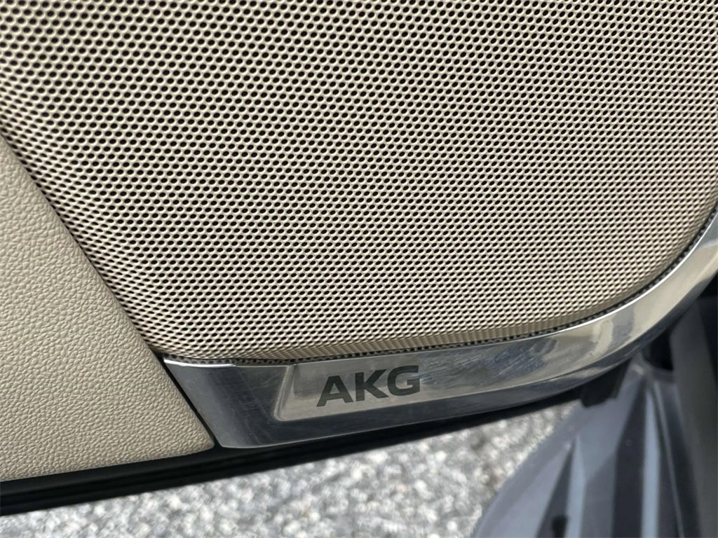 Used 2024 Cadillac Escalade Premium Luxury image 14