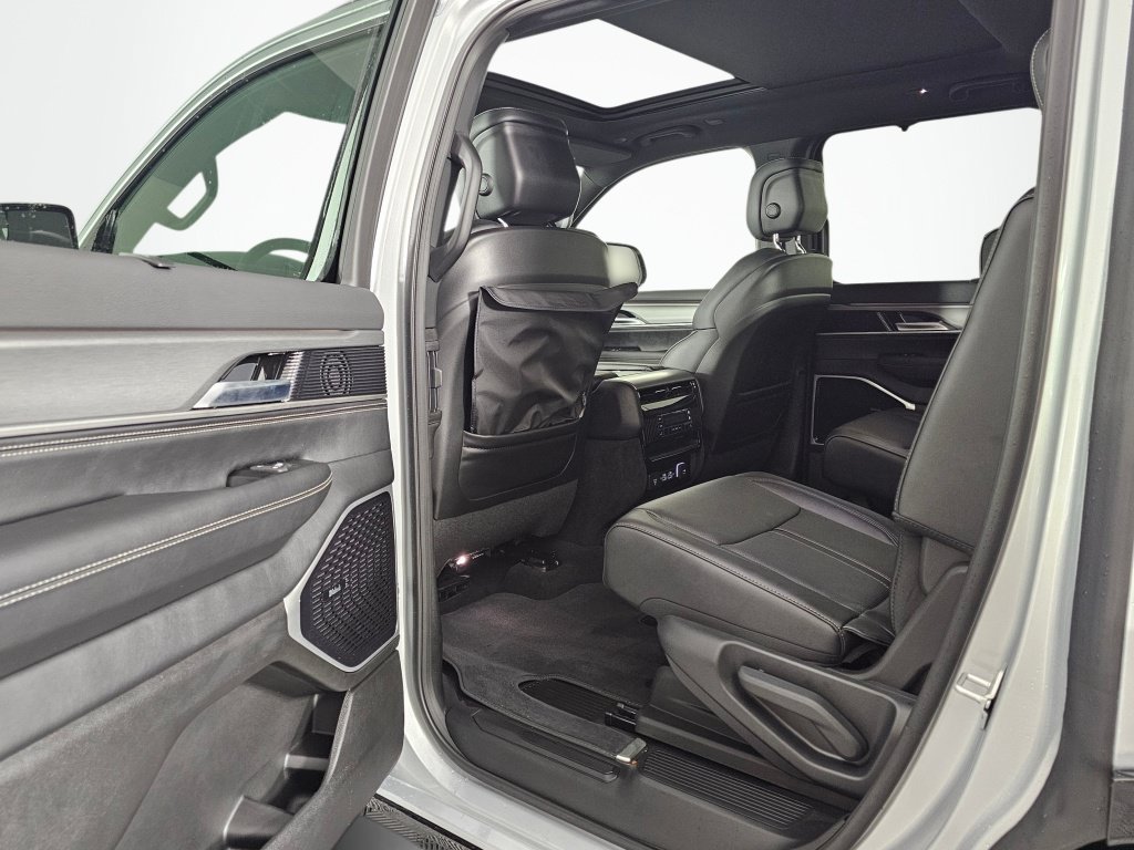 New 2026 Jeep Grand Wagoneer Limited AWD/4WD image 33