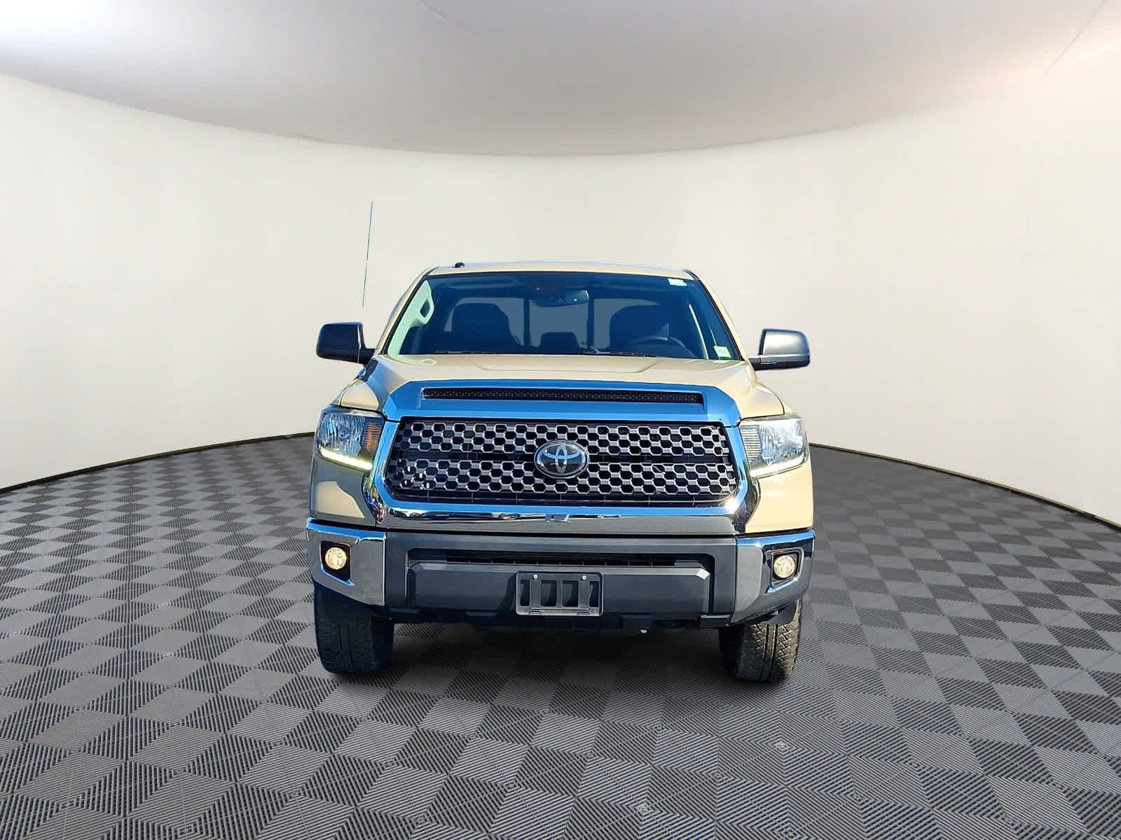 Used 2019 Toyota Tundra SR5 AWD/4WD image 3