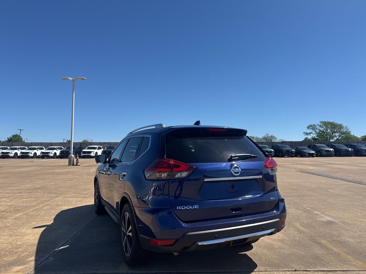Used 2020 Nissan Rogue SV w/ Premium Package image 16