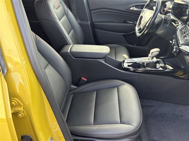 Certified 2025 Chevrolet Trax RS w/ Sunroof Package image 27