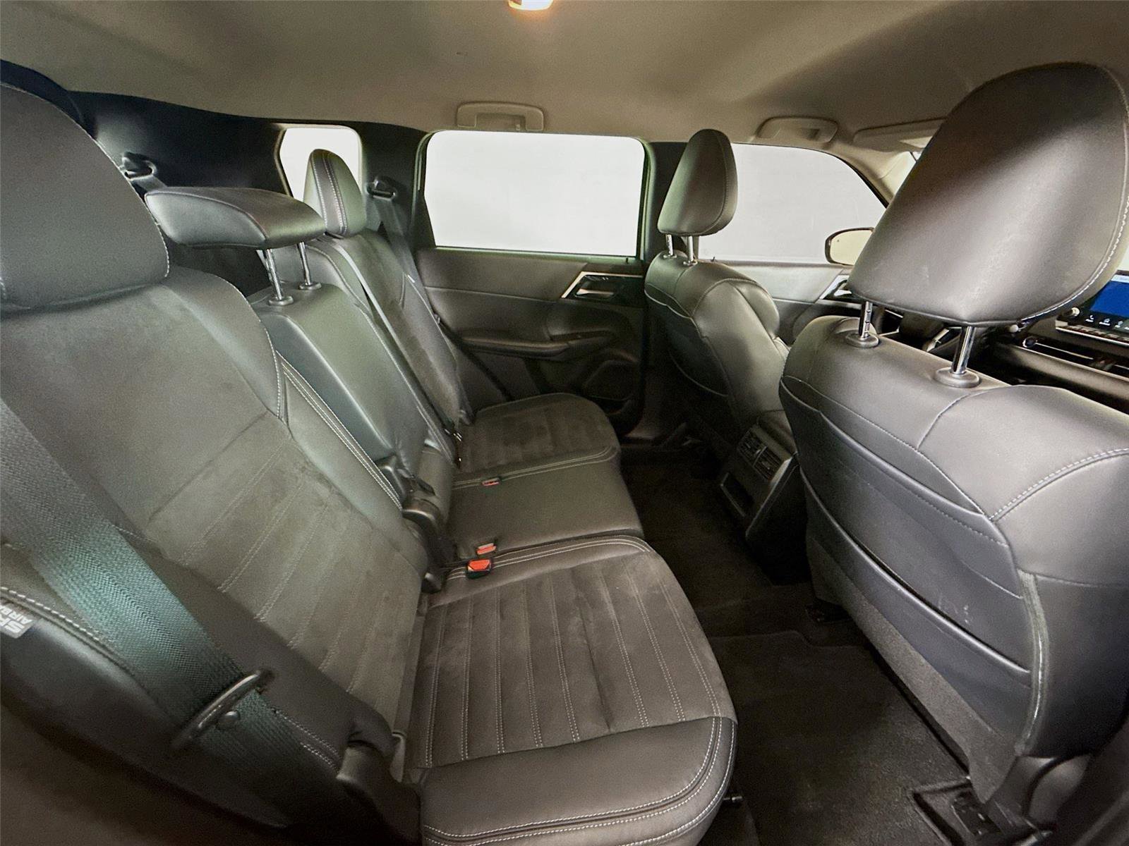 Used 2023 Mitsubishi Outlander SE FWD image 19