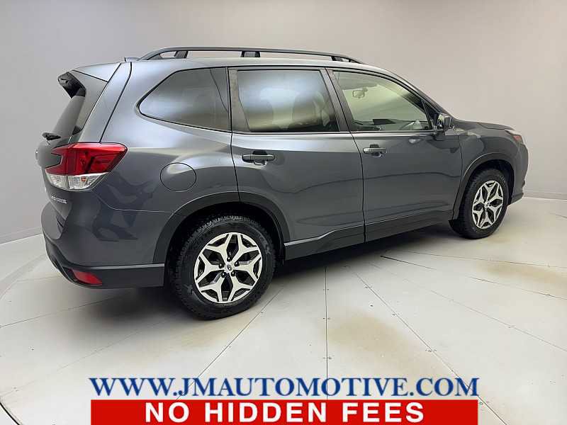 Used 2023 Subaru Forester Premium image 5