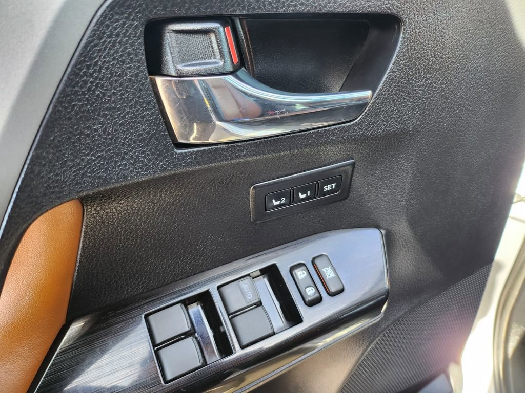 Used 2016 Toyota RAV4 Limited image 31