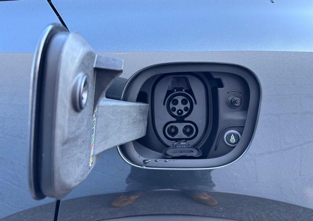 New 2026 Porsche Macan 4 Electric image 8