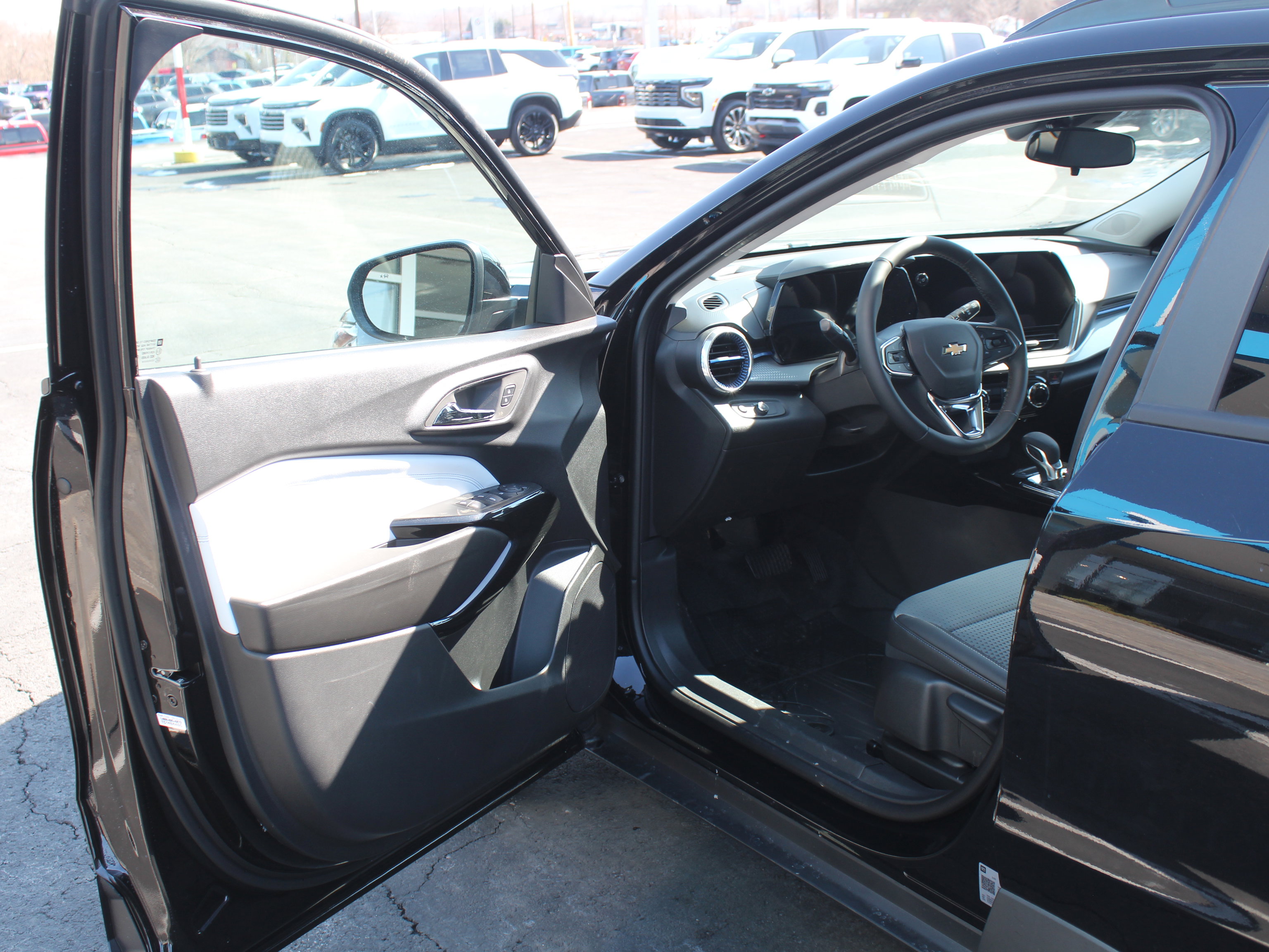 New 2026 Chevrolet Trax LT w/ Driver Confidence Package image 8