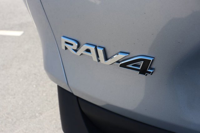 Used 2021 Toyota RAV4 LE image 6