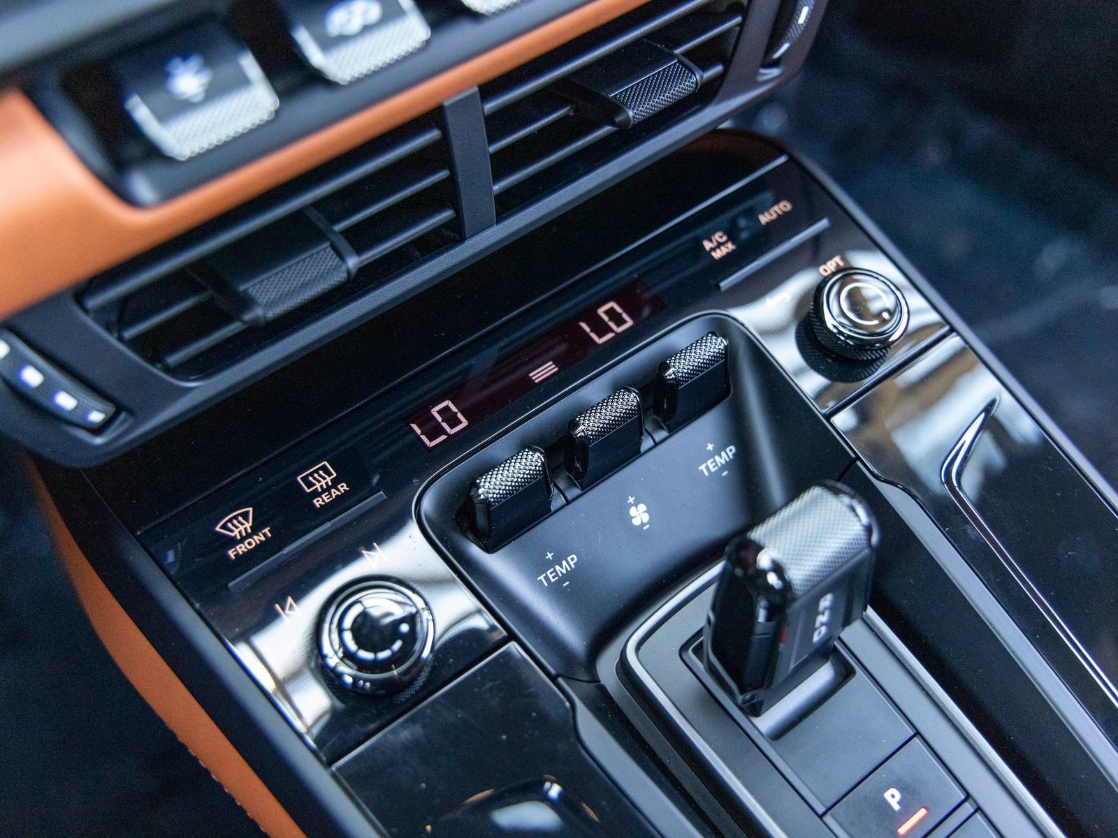 Certified 2025 Porsche 911 Carrera GTS RWD image 38