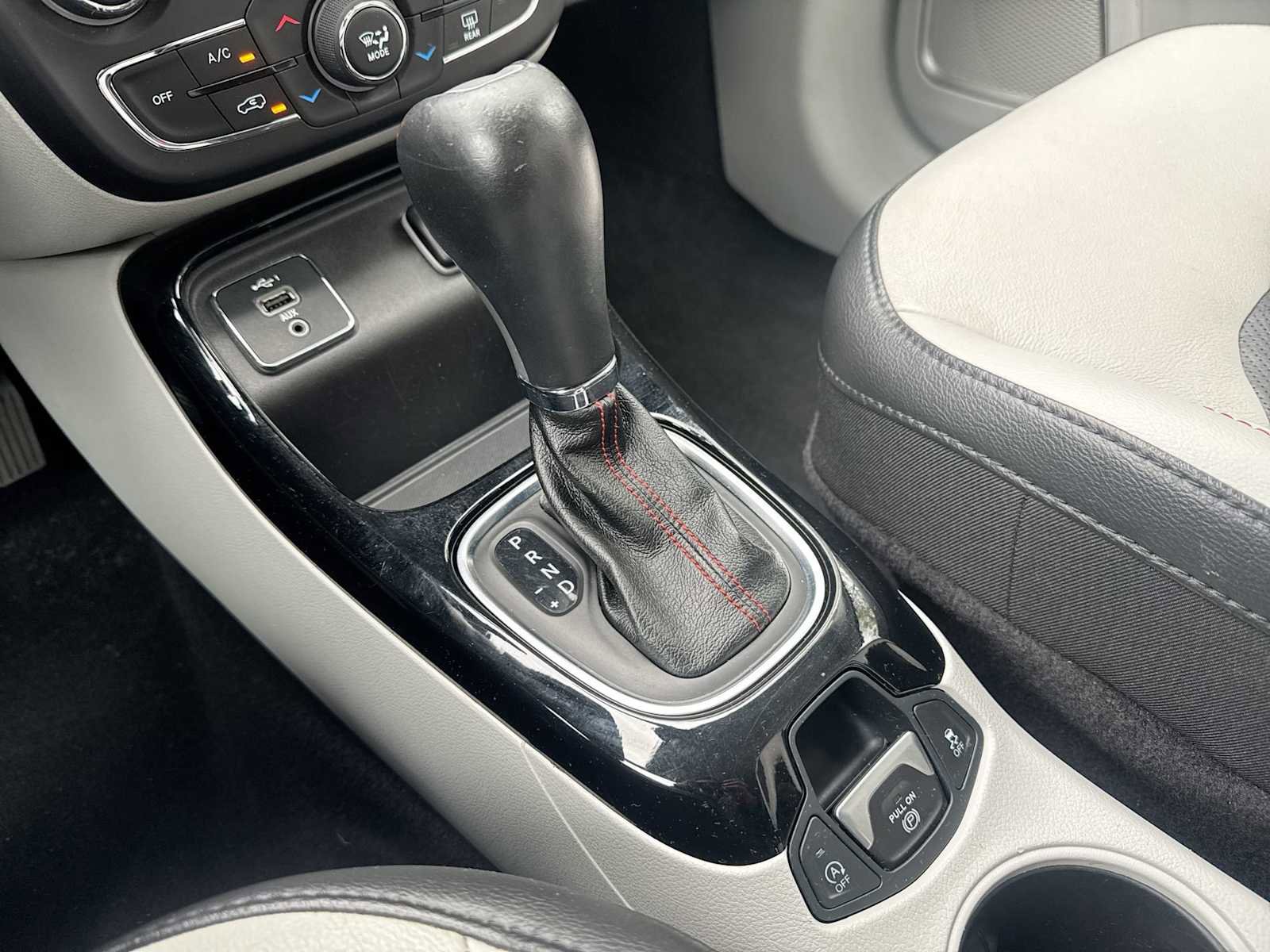 Used 2019 Jeep Compass Limited image 29