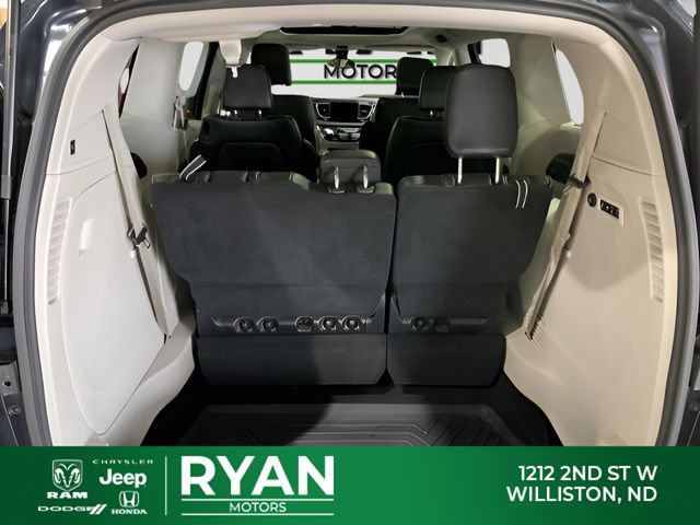Used 2020 Chrysler Pacifica Limited image 11