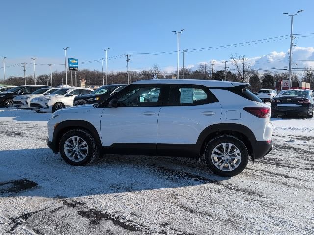 Used 2023 Chevrolet TrailBlazer LS FWD image 3