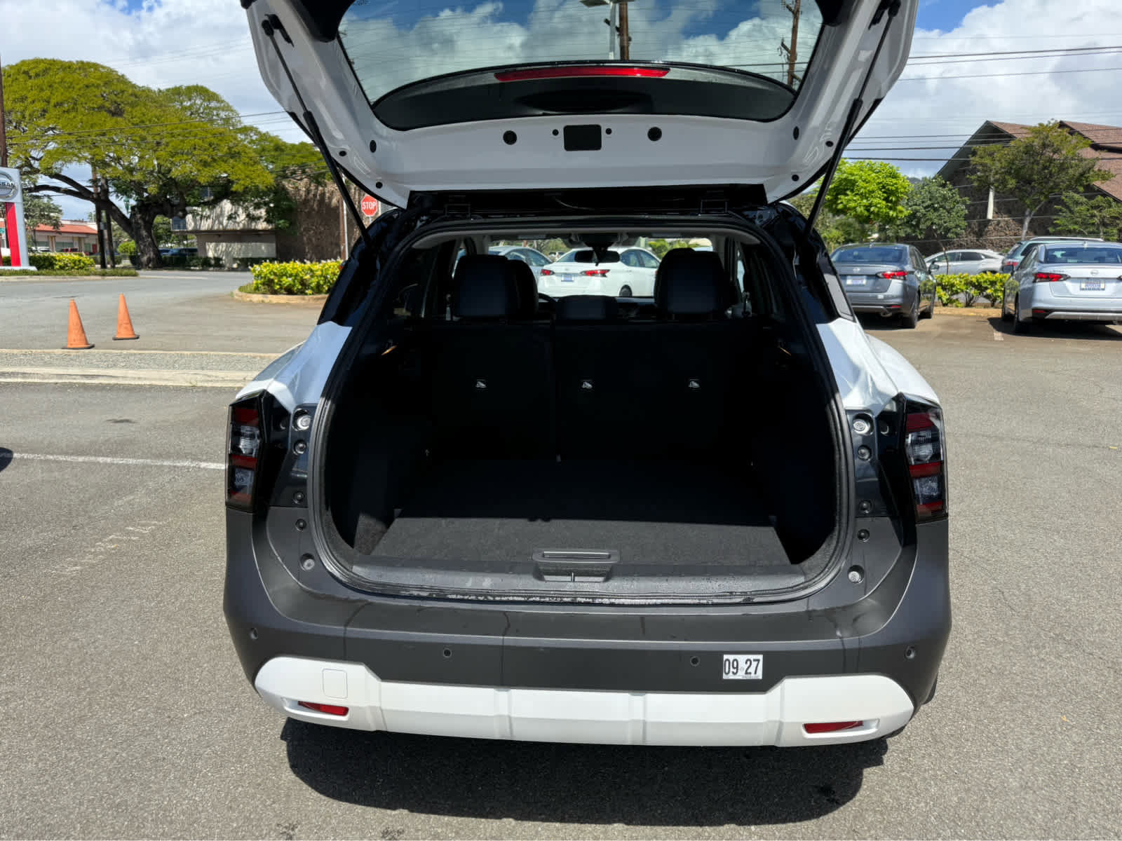 Used 2025 Nissan Kicks SR image 11