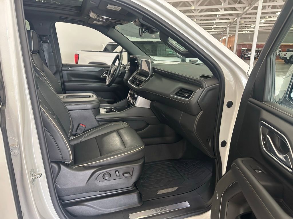 Used 2023 GMC Yukon XL SLT w/ SLT Luxury Package AWD/4WD image 13