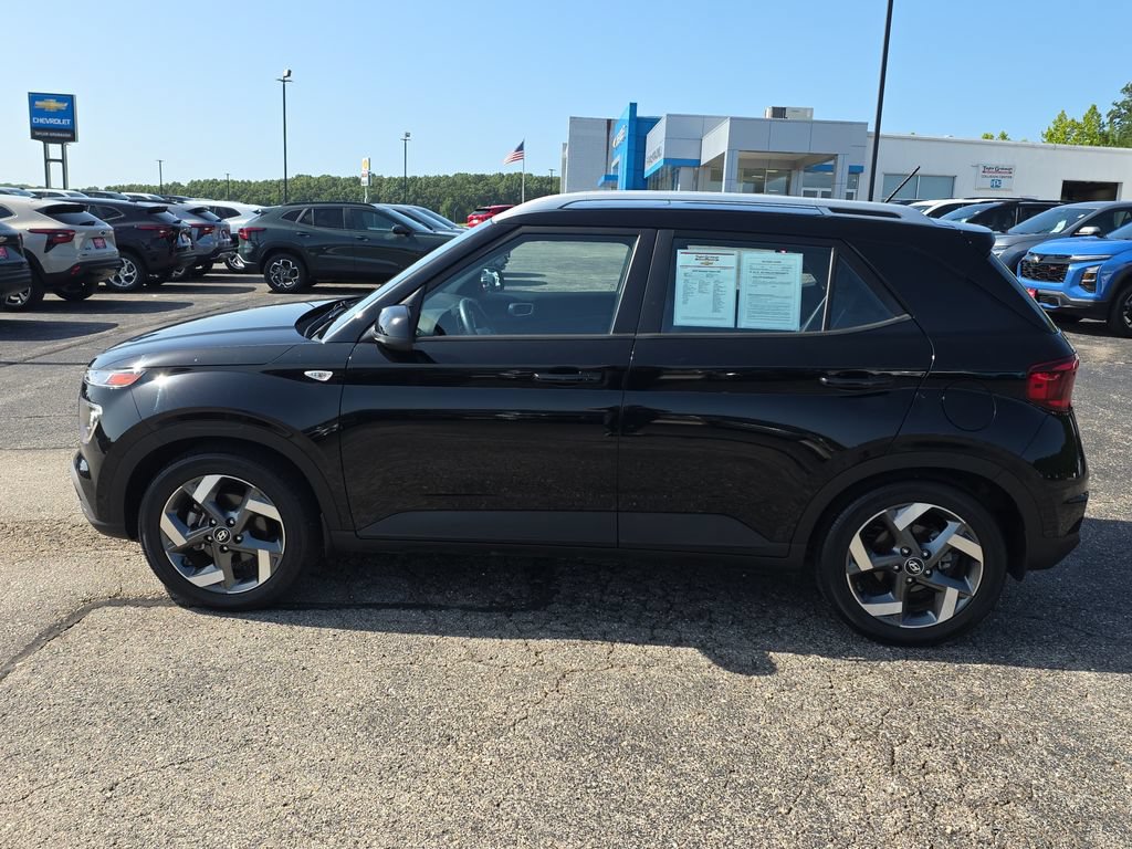 Used 2023 Hyundai Venue SEL FWD image 5