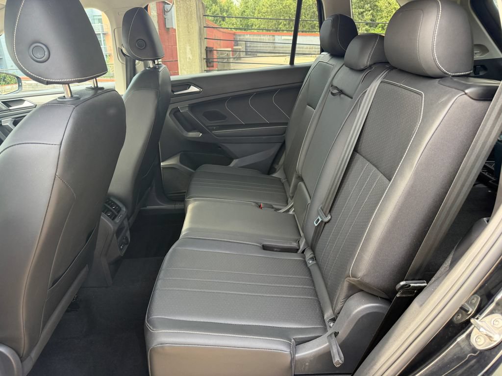Certified 2023 Volkswagen Tiguan SE FWD image 24
