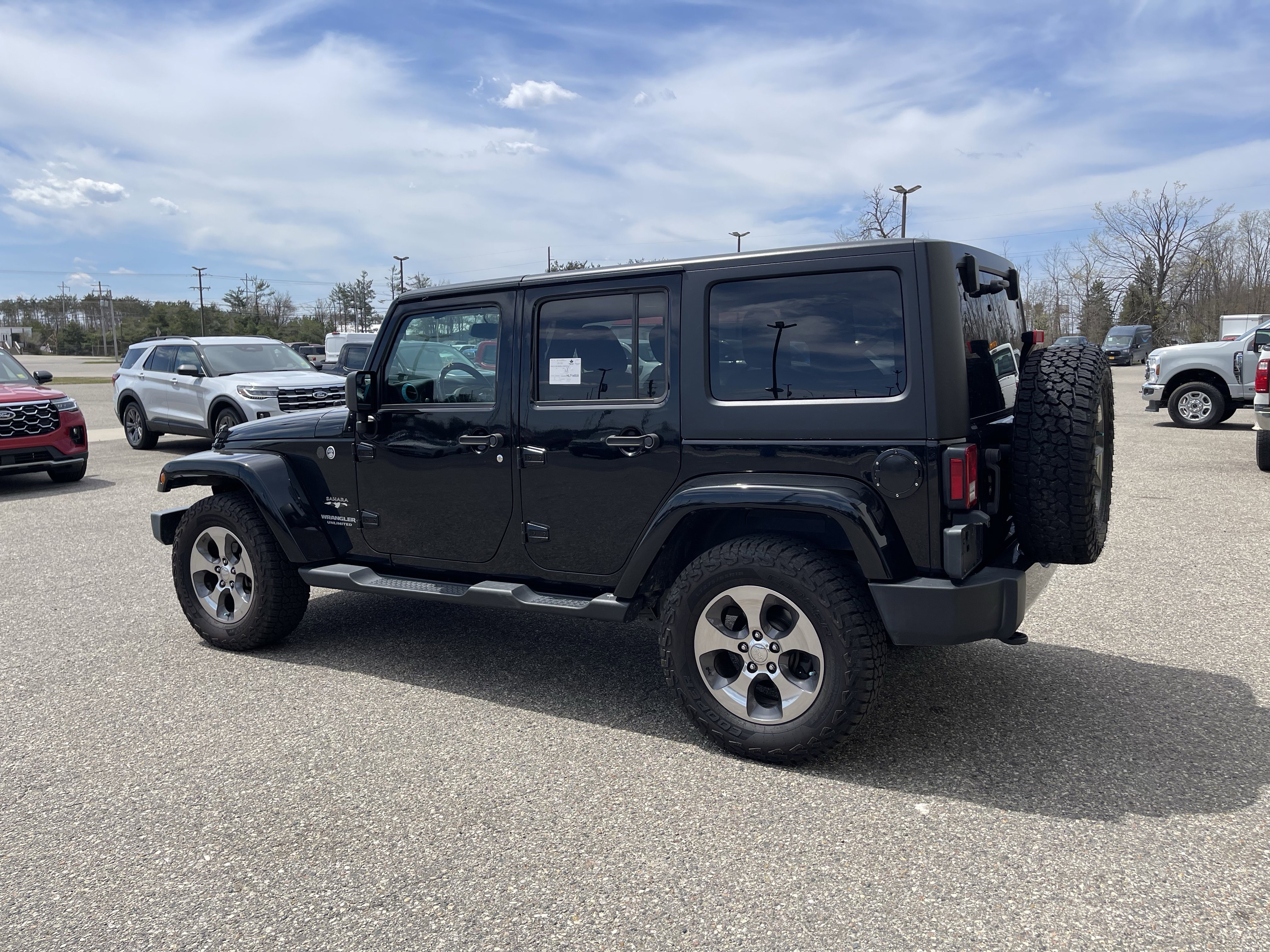 Used 2017 Jeep Wrangler Unlimited Sahara AWD/4WD image 6