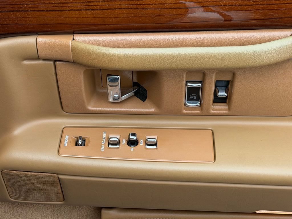 Used 1994 Cadillac De Ville Concours FWD image 38