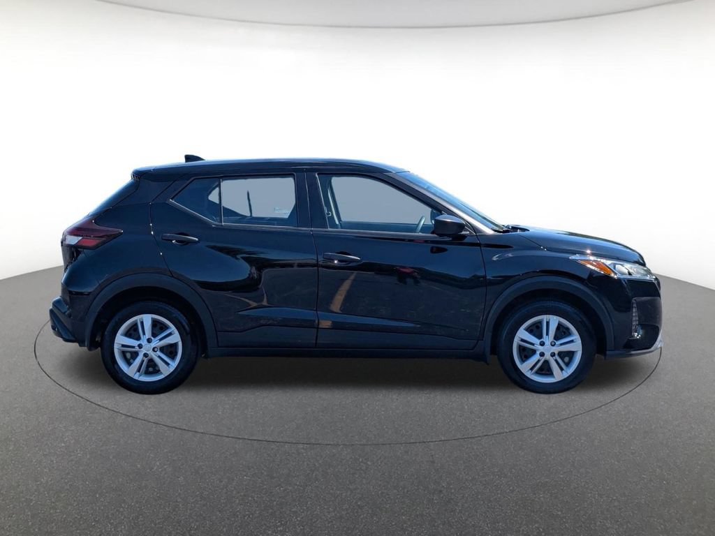 Used 2025 Nissan Kicks Play S FWD image 4