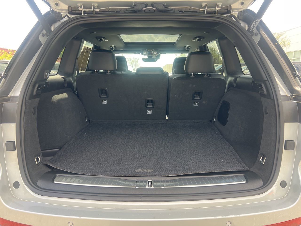 Used 2025 Jeep Grand Cherokee Summit image 13