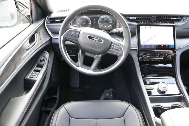 New 2025 Jeep Grand Cherokee Limited w/ Trailer Tow Package image 15