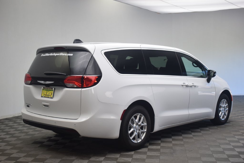 New 2027 Chrysler Pacifica LX FWD image 5