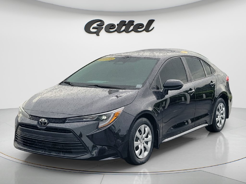 Used 2025 Toyota Corolla LE FWD image 1