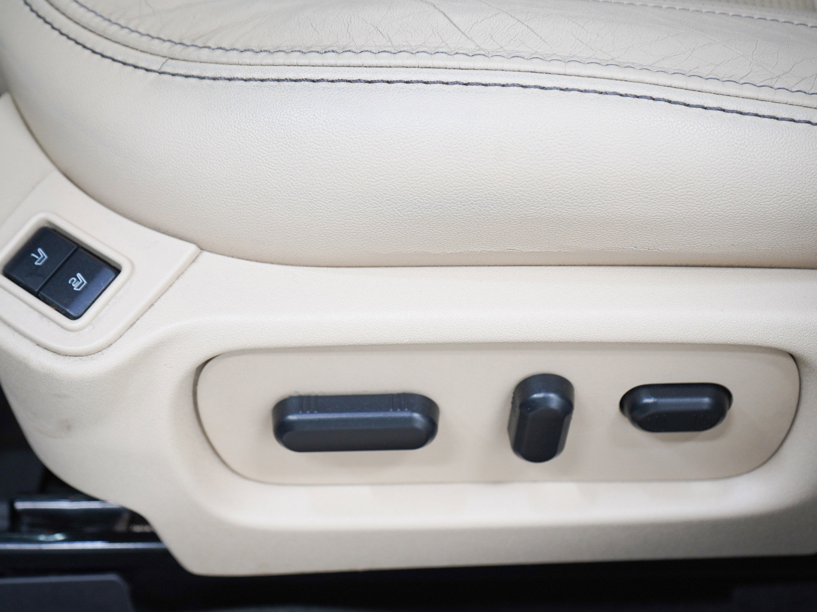 Used 2015 Ford Taurus Limited FWD image 21
