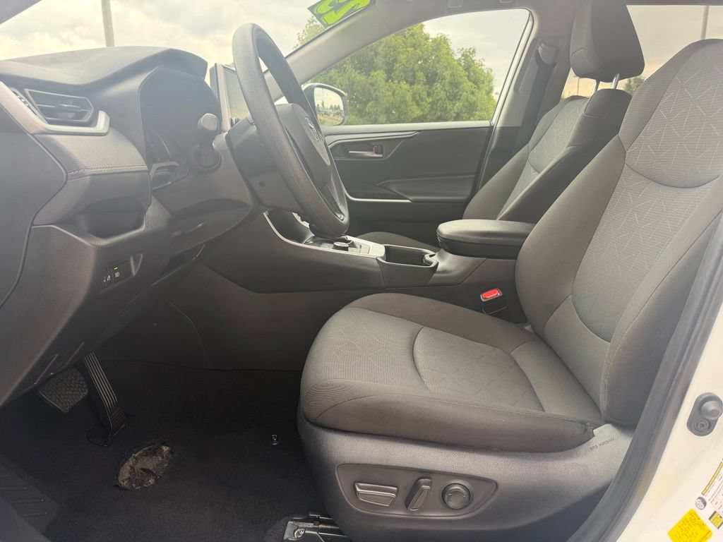 Used 2025 Toyota RAV4 XLE AWD/4WD image 10